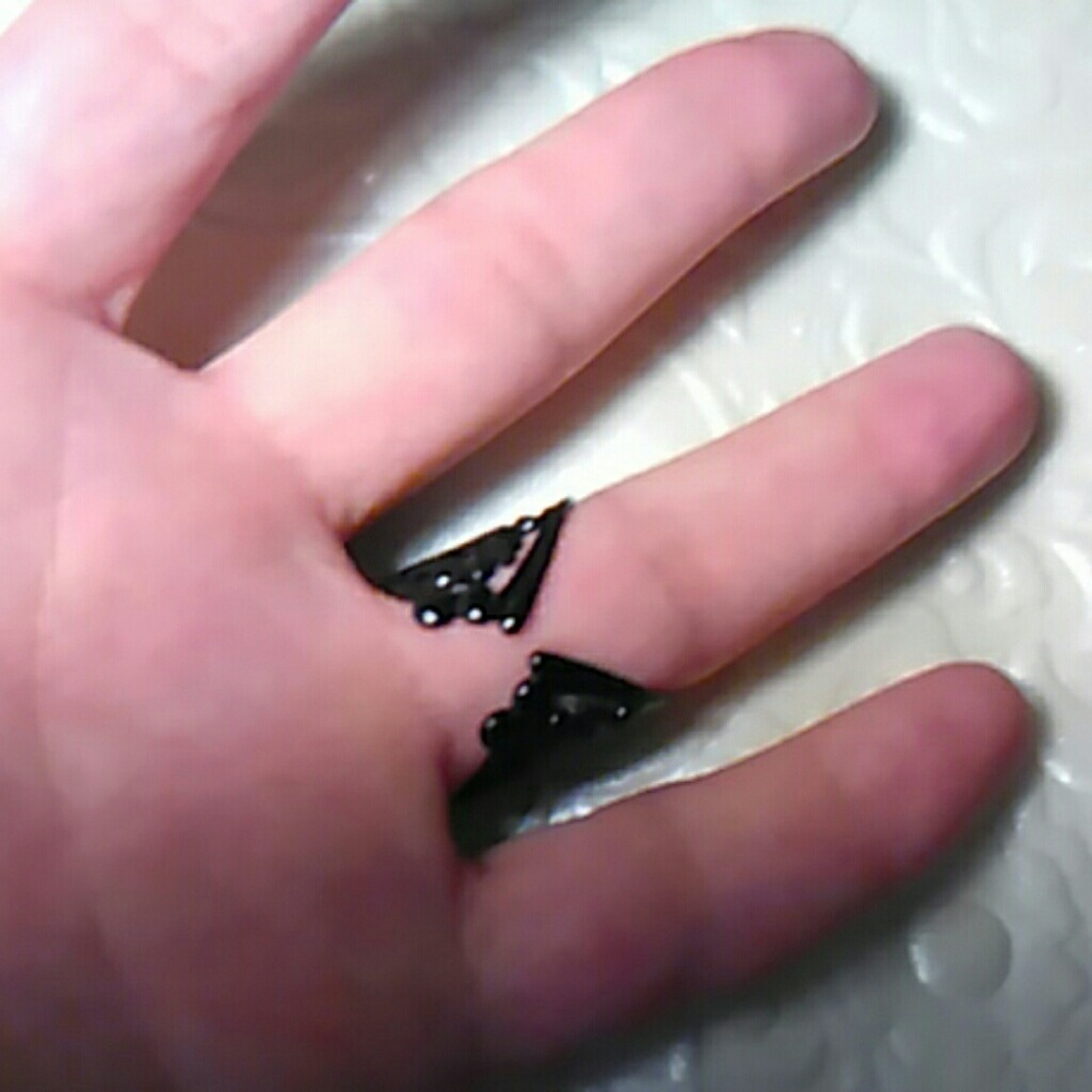 Black filigree Floral enameled ring - Picture 4 of 4